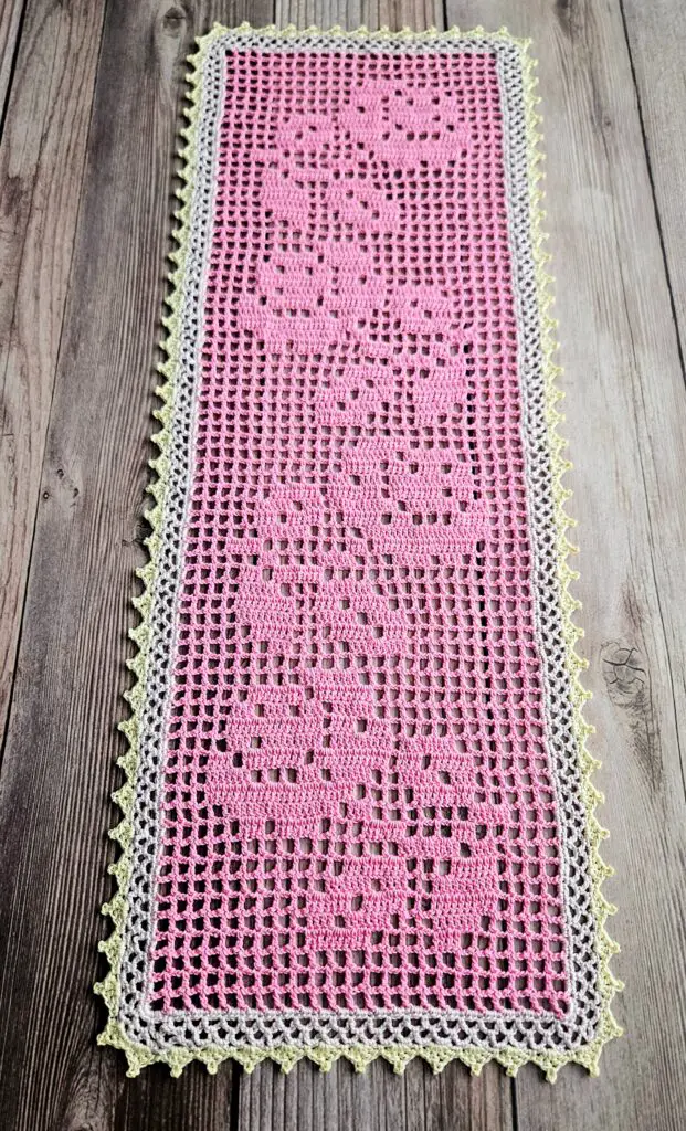 Rose Table Runner HandmadebyRaine