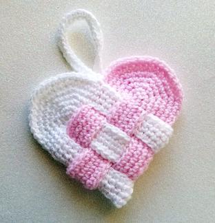 How to crochet Radiating Heart Pillow - HandmadebyRaine