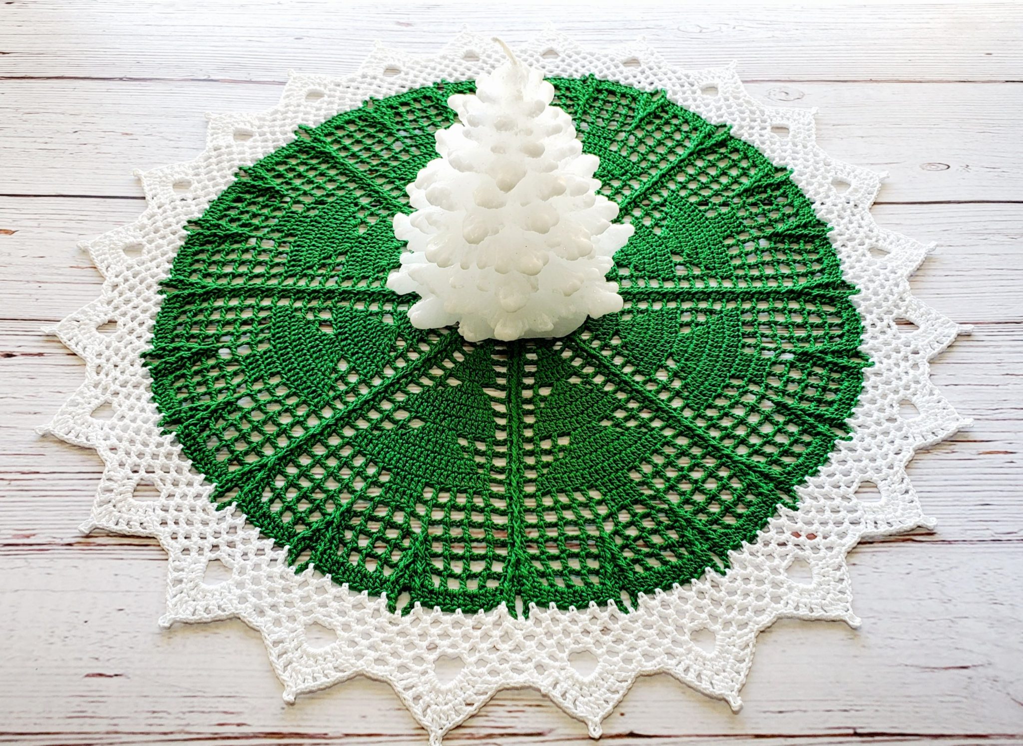 Christmas Tree doily HandmadebyRaine