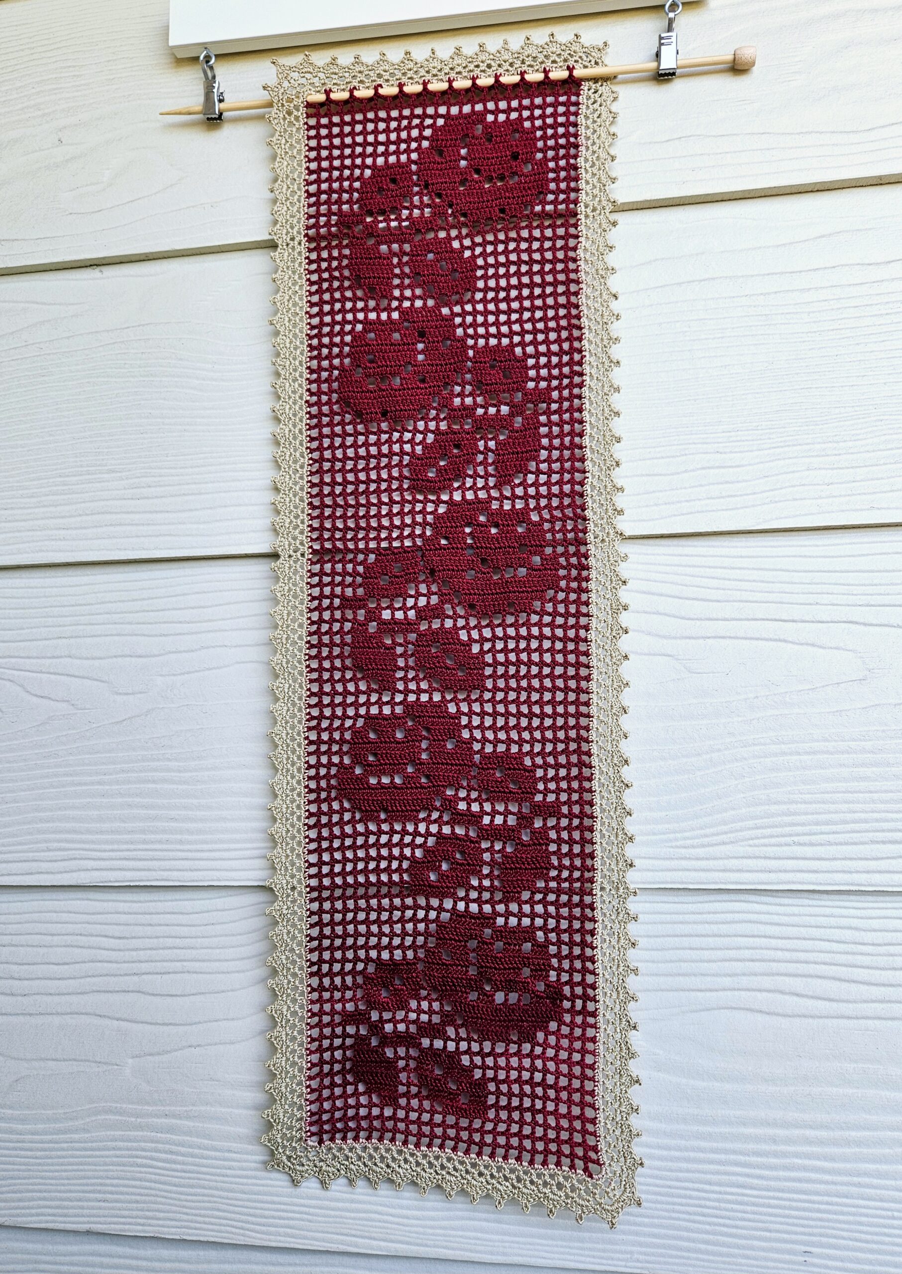 Rose Table Runner HandmadebyRaine